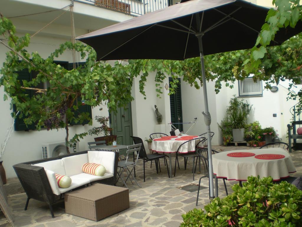 לינה וארוחת בוקר Marrùbiu Il Giardino Di Emilio חדר תמונה