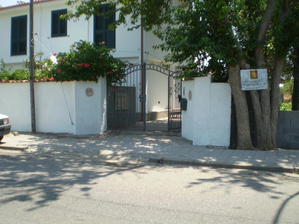 לינה וארוחת בוקר Marrùbiu Il Giardino Di Emilio חדר תמונה