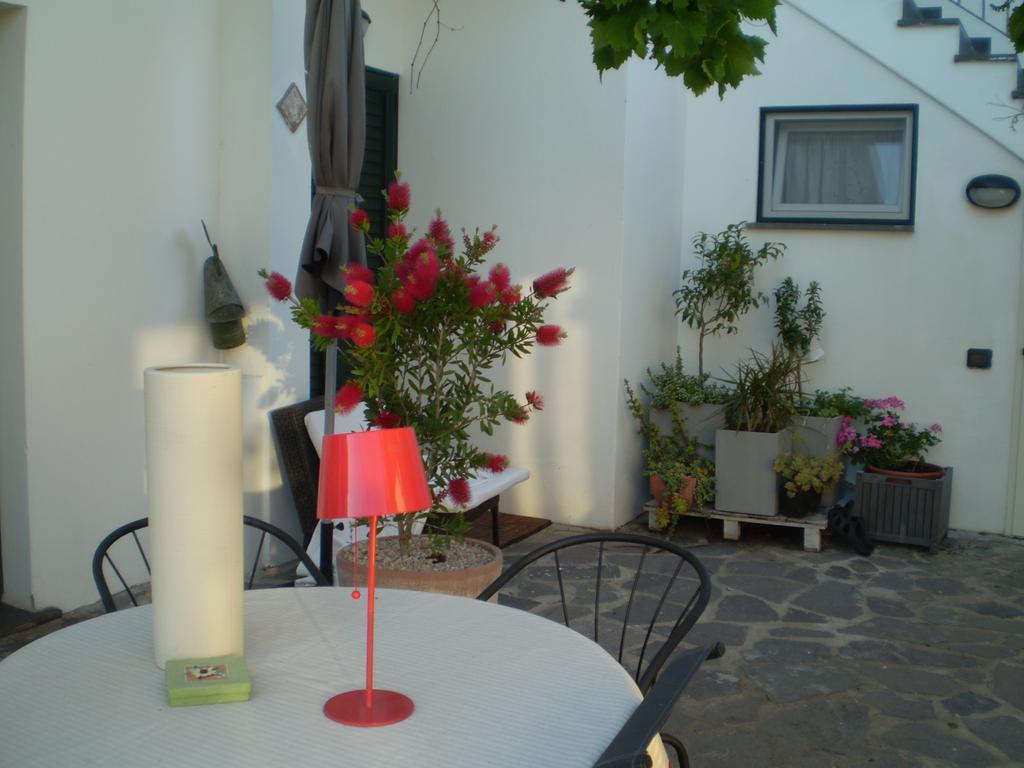 לינה וארוחת בוקר Marrùbiu Il Giardino Di Emilio חדר תמונה