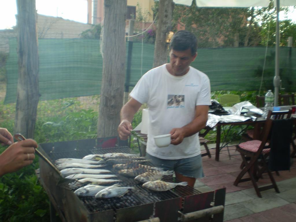 לינה וארוחת בוקר Marrùbiu Il Giardino Di Emilio חדר תמונה